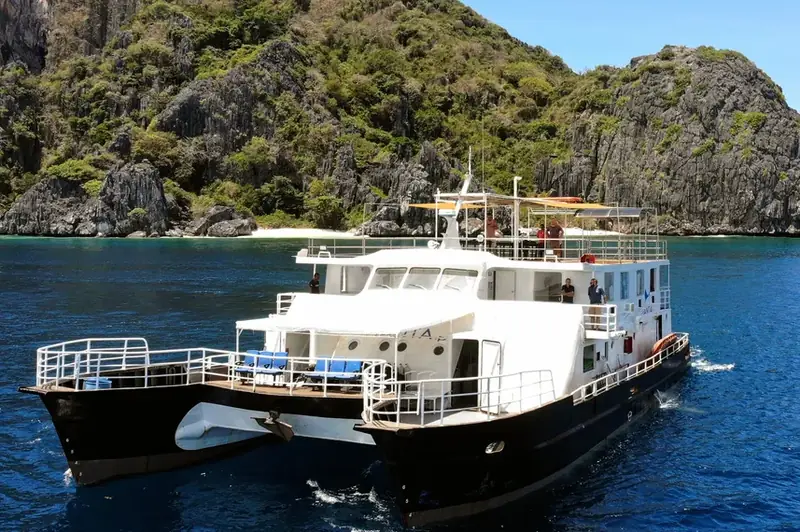 Apo Reef – Manta Liveaboard