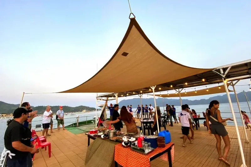 De Coron a El Nido – Manta Liveaboard