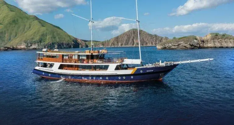 Barco de vida a bordo Indo Master