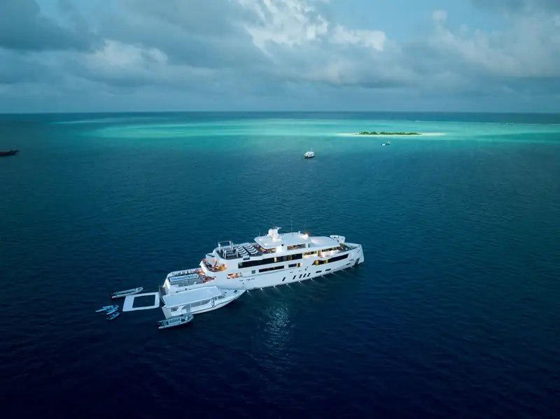 Barco de vida a bordo M/Y White Pearl