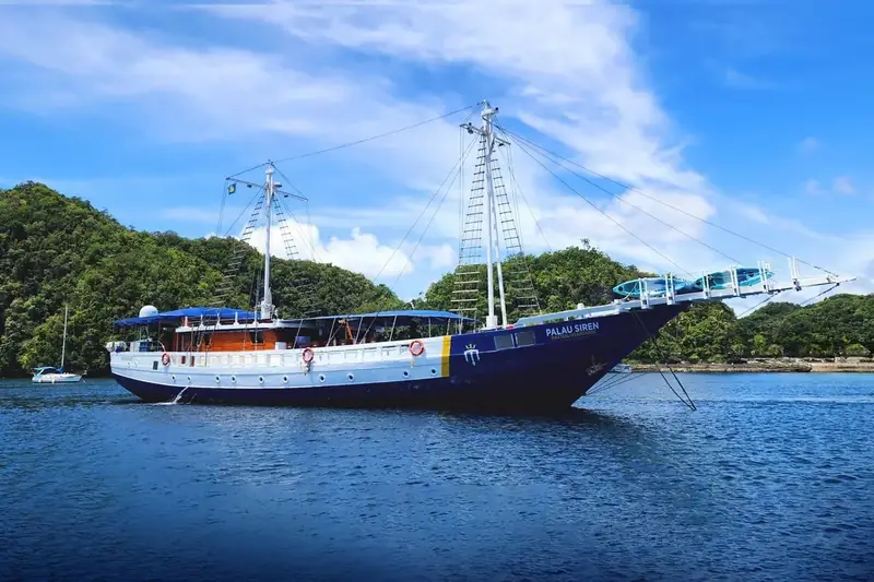 Barco de vida a bordo Palau Master