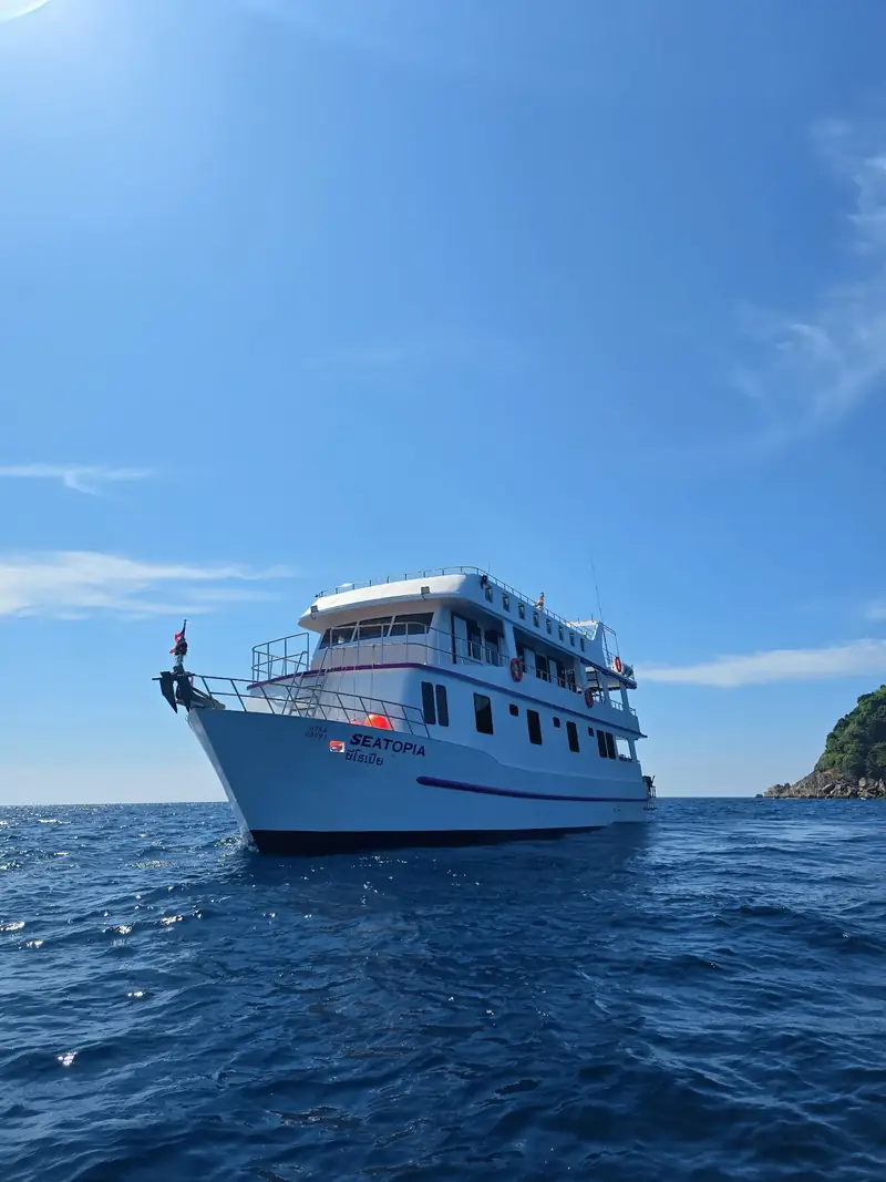 Barco de vida a bordo A-One Diving